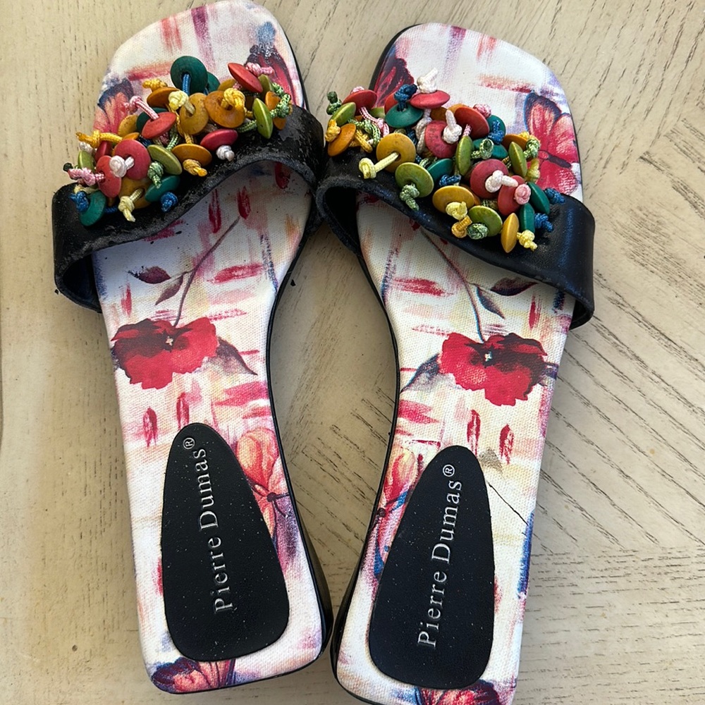 Pierre Dumas - Colorful Button Sandals with floral base. Size 7 M.